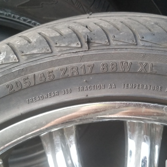 4 like new Tires with rims 17s - Picture 3 of 3